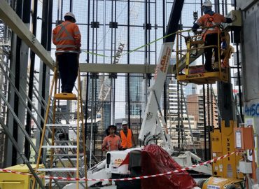 Crawler Crane Maeda MC-305C Hire In Sydney
