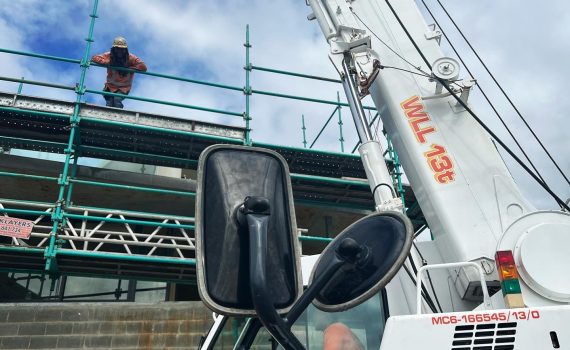 187141d1 e8cc 40f0 af2f 4c9c78df9728 Tight Access Glass Panel Crane Hire In Sydney